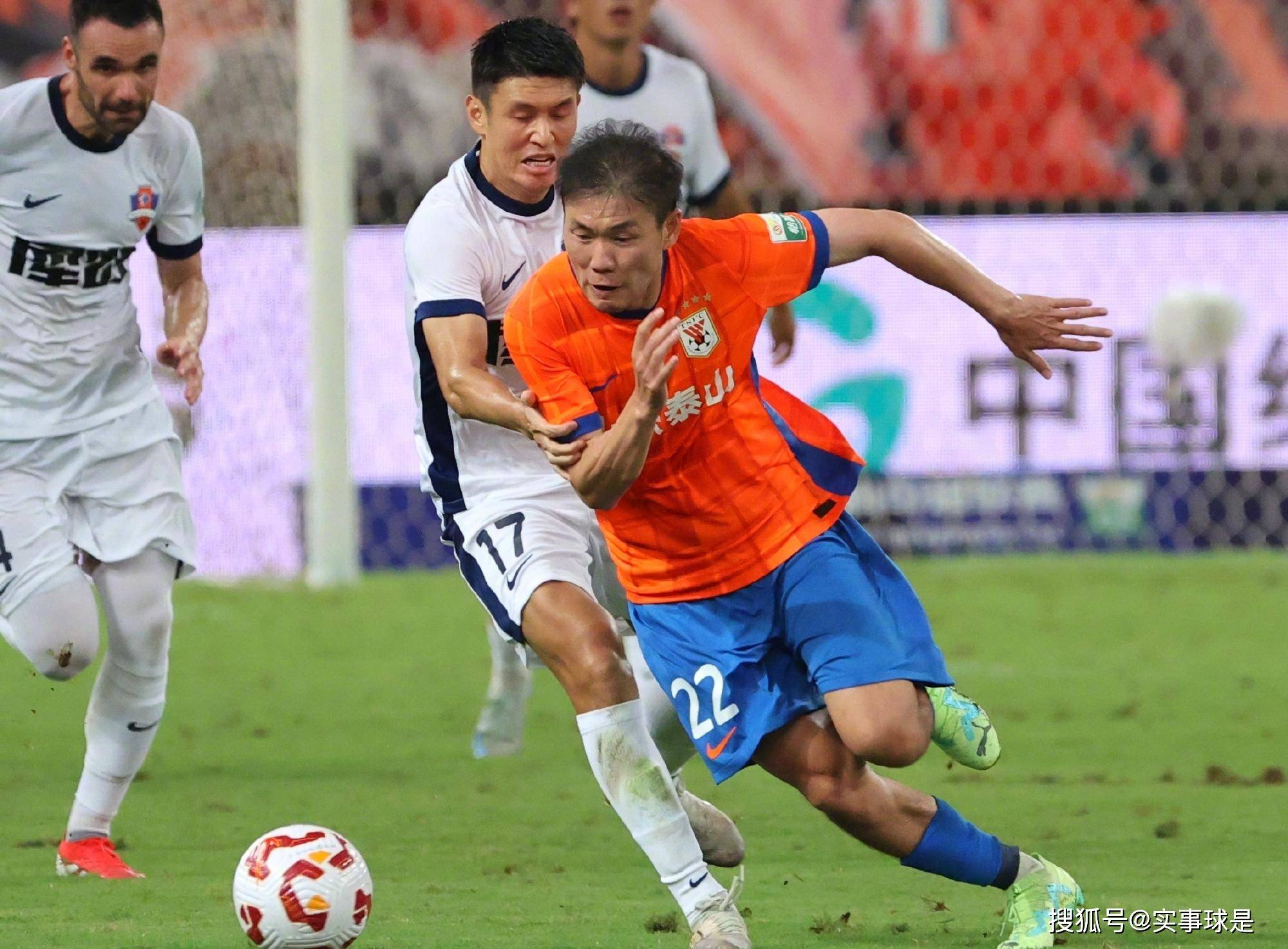 包含梅州客家主场作战，拼劲十足赢得掌声的词条